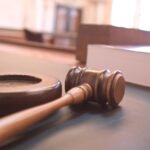 Mazo de juez en un tribunal