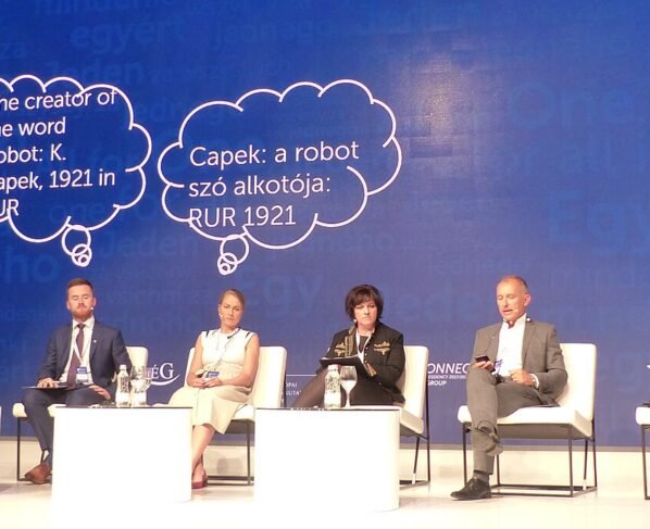 Robot y concepto de inteligencia artificial