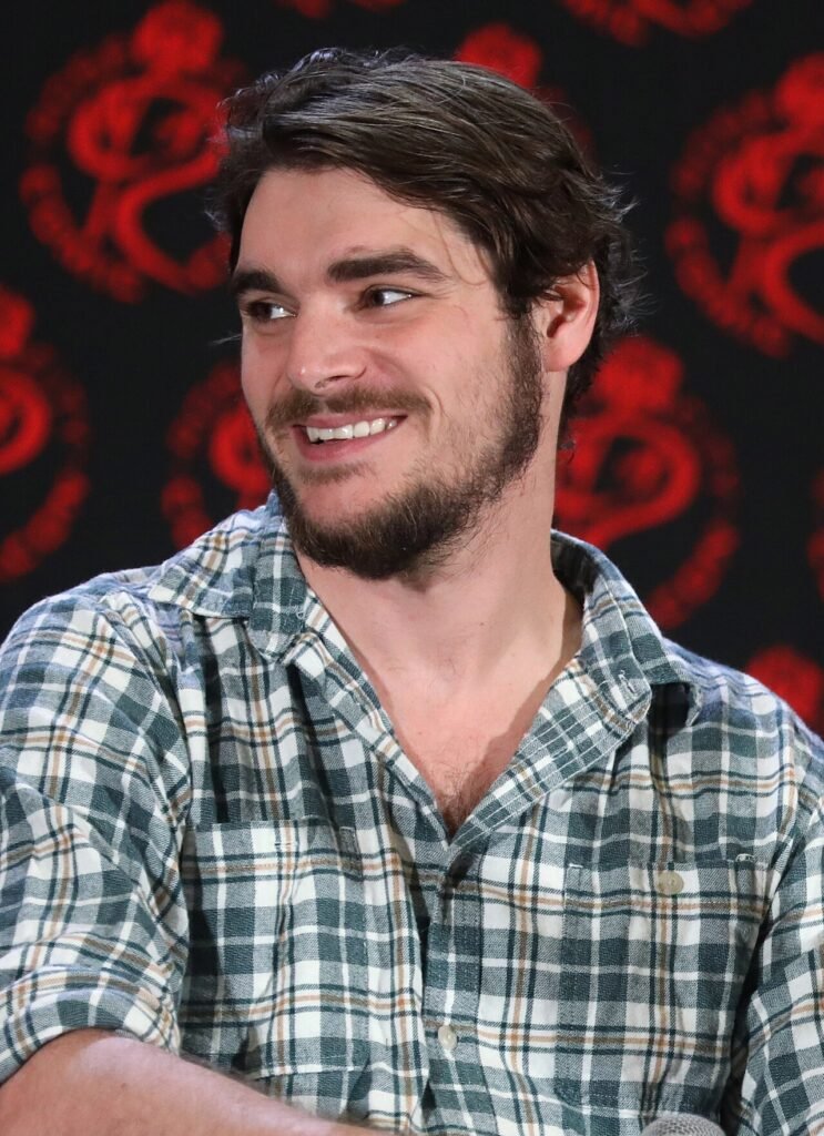 RJ Mitte en la Rose City Comic Con de 2024