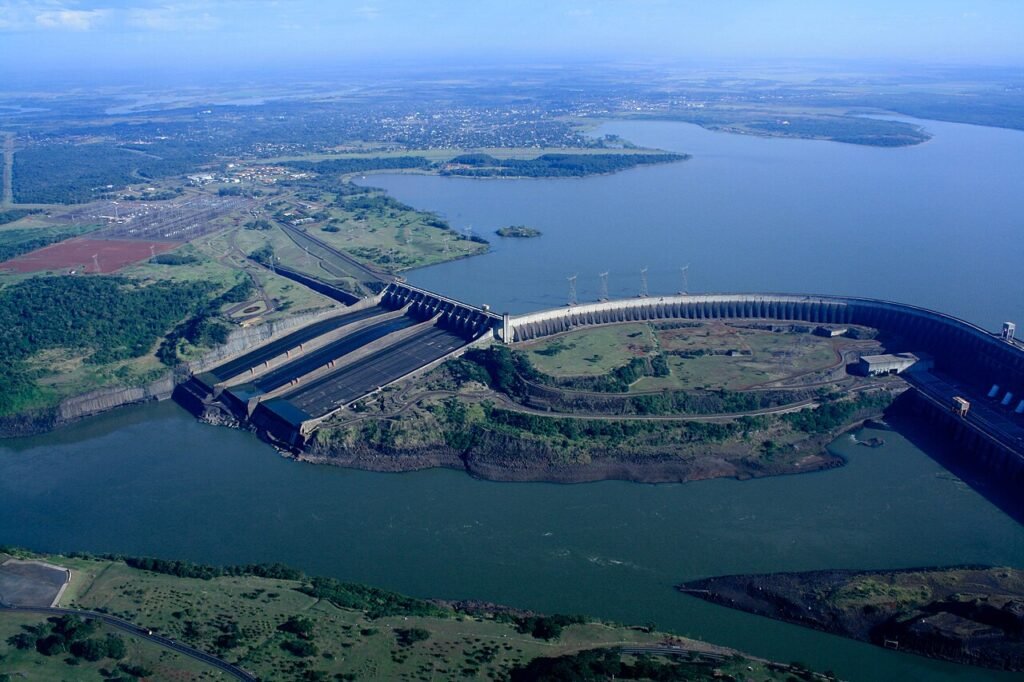 Vista aérea de la represa de Itaipú
