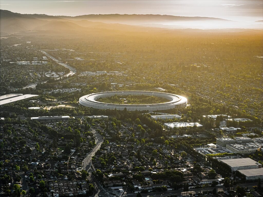 Vista aérea de Apple Park, la sede de Apple en Cupertino, California (imagen de archivo)