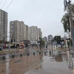 Lluvia en una avenida de Santiago de Chile en julio de 2026