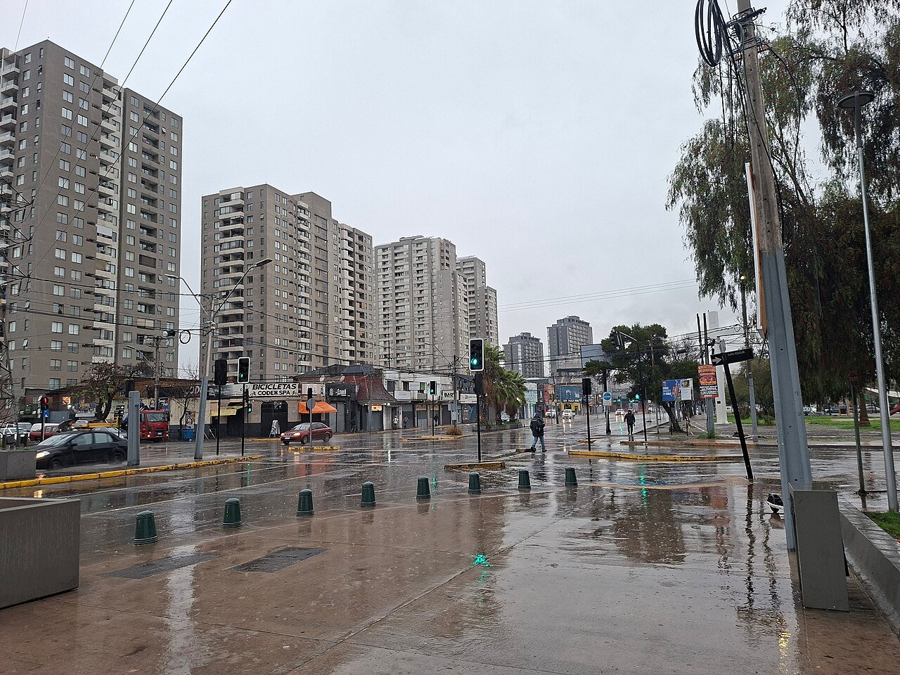 Lluvia en una avenida de Santiago de Chile en julio de 2026